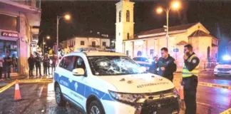 Επιτέθηκαν σε περιπολικό στη Λάρνακα: Κλήθηκαν για περιστατικό και τους «υποδέχθηκαν» με πέτρες