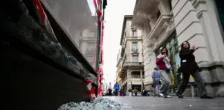 Ιταλία: Στις 271 οι συλλήψεις στο Μιλάνο μετά τις λεηλασίες καταστημάτων κατά τις ταραχές του Σαββατοκύριακου
