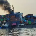 Ιράν: Βυθίστηκε πλοίο μεταφοράς εμπορευματοκιβωτίων μετά από πλήγμα κοντά στο Ορμούζ -‘Ενα ακόμη πλοίο βυθίζεται