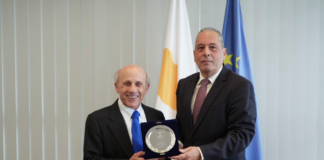 Ανασκόπηση συνεργασίας σε θέματα άμυνας και ασφάλειας σε συνάντηση ΥΠΑΜ-Πρέσβη ΗΠΑ