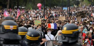 Πρωτοφανείς μαθητικές και φοιτητικές διαδηλώσεις στη Γαλλία για τα προβλήματα στην εκπαίδευση