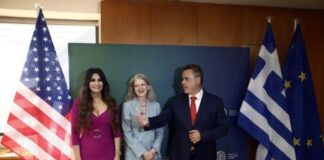 Διαψεύδει ο Σ. Παπασταύρου ότι απειλήθηκε από την Πρέσβειρα των ΗΠΑ στην Αθήνα