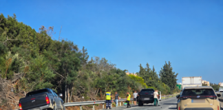 Ανατράπηκε όχημα στον Άγιο Τύχωνα – Μόνο υλικές ζημιές