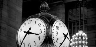 Πότε αλλάζει η ώρα: Γιατί γυρίζουμε τα ρολόγια πίσω πάντα Κυριακή