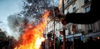 Στους δρόμους εκατοντάδες χιλιάδες μαθητές στη Γαλλία: Επεισόδια στο Παρίσι, δακρυγόνα, σχεδόν 1.000 σχολεία υπό κατάληψη