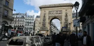 Η γαλλική οικονομία καταρρέει και πυροδοτεί την κοινωνική έκρηξη