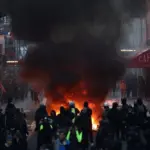 Κάνει απολογισμό ζημιών η Γαλλία μετά τα επεισόδια, νέες συγκεντρώσεις το Σάββατο από τα «κίτρινα γιλέκα»