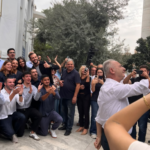 «Δεν θα σας πληγώσω ποτέ»: Αποθέωσαν τον Αβέρωφ Νεοφύτου οι υποστηρικτές του – Τα χειροκροτήματα και οι selfie