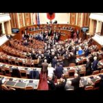 Αλβανία: Στο πειθαρχικό οι βουλευτές μετά τα επεισόδια στην ολομέλεια
