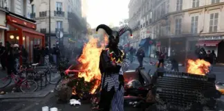 Γαλλία: Σε κλοιό απαγορεύσεων μετά τις εκτεταμένες ταραχές και λεηλασίες – Πώς αιφνιδιάστηκαν οι αρχές
