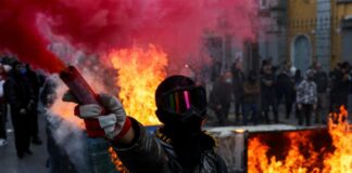 Επεισόδια στα Τίρανα μεταξύ αστυνομίας και φοιτητών (βίντεο, φωτό)