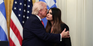 Τραμπ: Η Κίμπερλι Γκίλφοιλ δεν ήταν ποτέ μέλος της οικογένειάς μου, έβγαινε με το γιο μου πριν από πολύ καιρό
